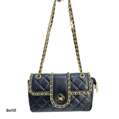 Bolso negro aplique cadena dorada 25cm* 15cm 689 C-B